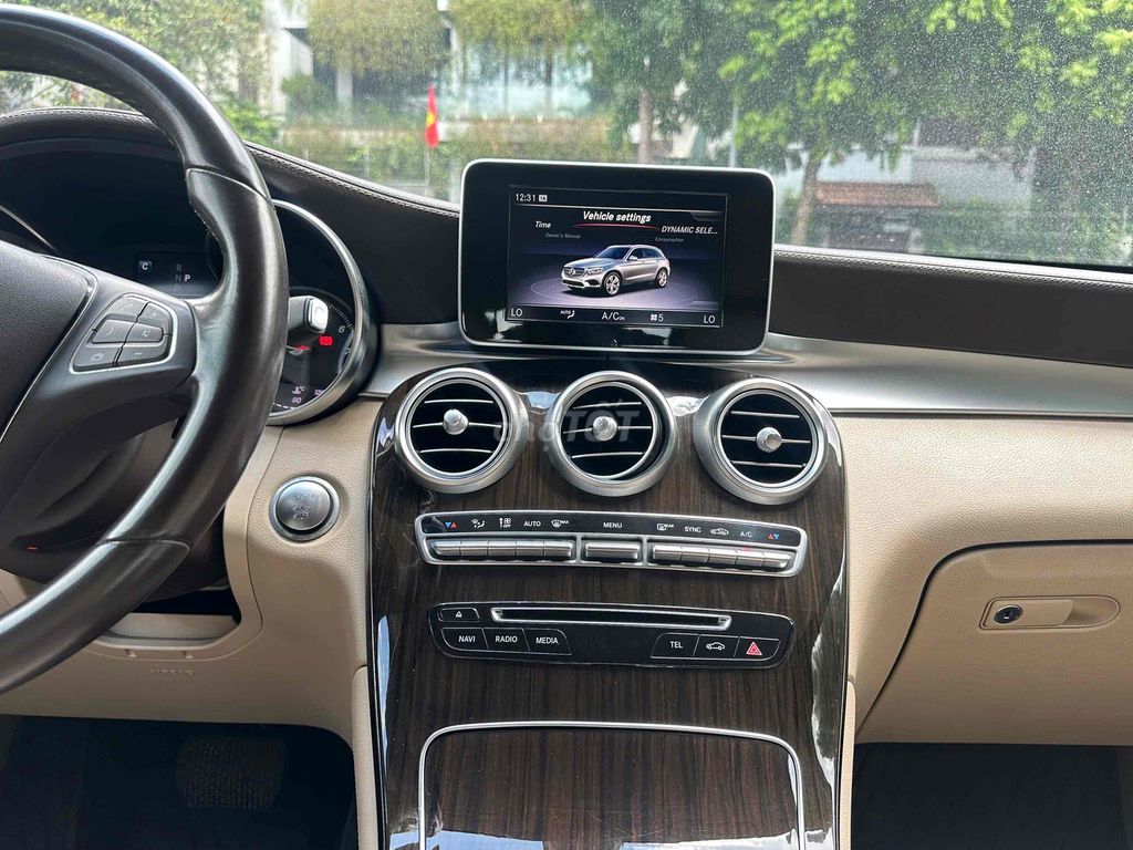 Mercedes Benz GLC200 sx 2018 màu đen. Mua bán Ô tô tại Quận Cầu Giấy Hà Nội được đăng bởi Cao Quý hình 13