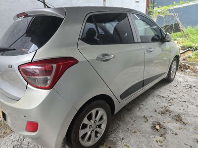 2016 Sedan 1.2 AT - 100000 km. Mua bán Ô tô tại Thành phố Thuận An Bình Dương được đăng bởi Thành Đạt