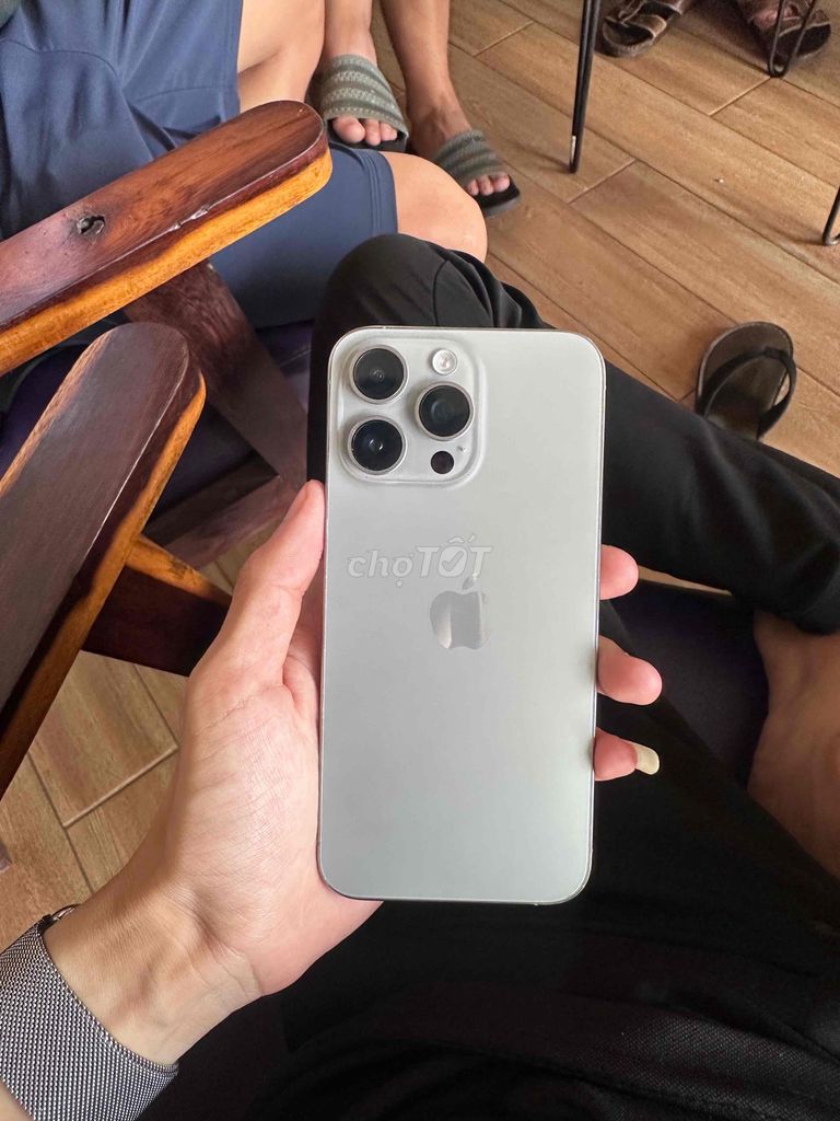 Apple iPhone 15 Pro Max 256GB Bạc Đã sử dụng. Mua bán Điện thoại tại Thành phố Buôn Ma Thuột Đắk Lắk được đăng bởi Đoàn Đức Tuấn hình 1