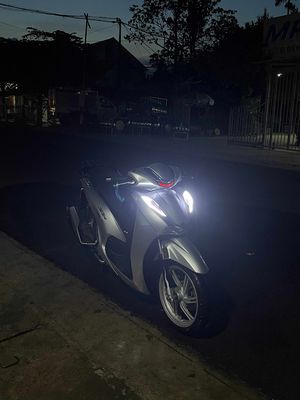 SH 350 cần ra đi nhanh giá nhẹ cho ae chơi. Mua bán Xe máy tại Quận Cẩm Lệ Đà Nẵng được đăng bởi Tí đù