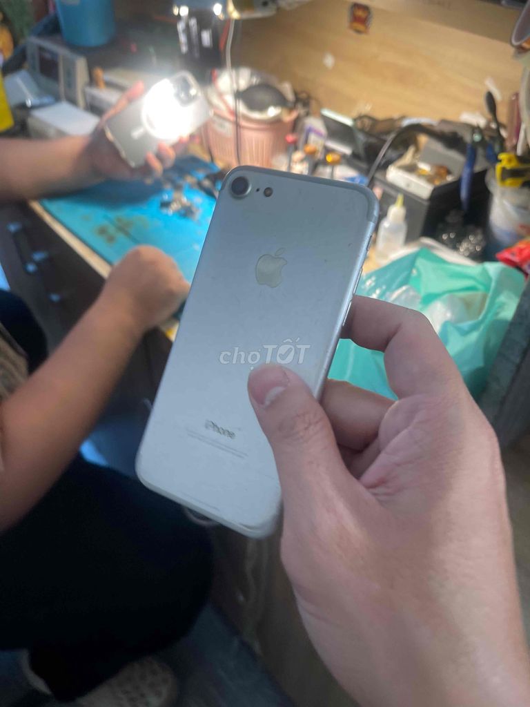 Apple iPhone Bạc 7g còn 12 cây. Mua bán Điện thoại tại Quận Ngũ Hành Sơn Đà Nẵng được đăng bởi Sim Số Đại Tài hình 1