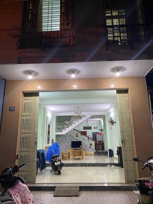 Cho thuê nhà nguyên căn 3 tầng, MT 33 Nguyễn Thị Thập, sát chợ Phú Lộc