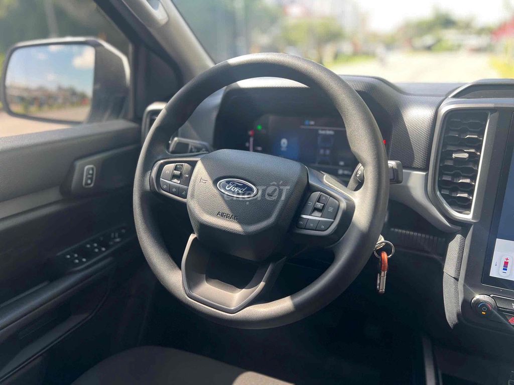 Ford Ranger XLS 1 Cầu 2024 48.000 km Trắng Hãng. Mua bán Ô tô tại Quận Ninh Kiều Cần Thơ được đăng bởi Xe Hơi Cần Thơ hình 9