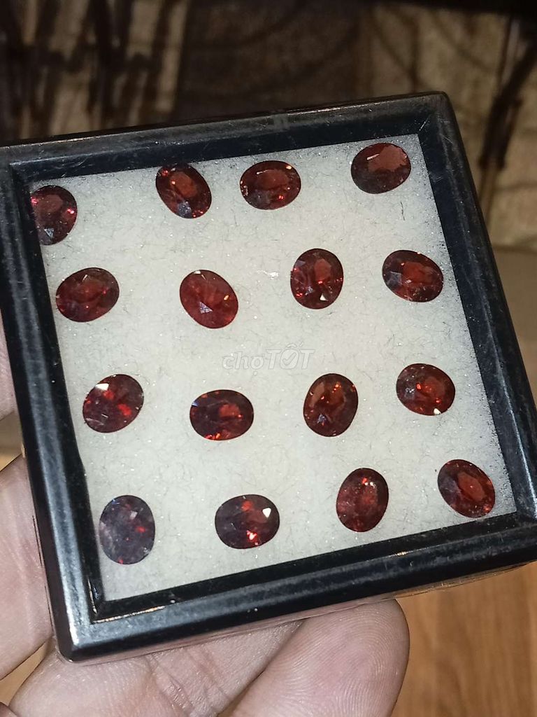 Hộp Garnet 16viên oval