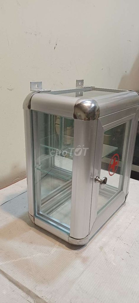 Tủ thuốc y tế Nhôm kính Mới. Mua bán Tủ, kệ gia đình tại Quận Tân Bình Tp Hồ Chí Minh được đăng bởi Uyen hình 1