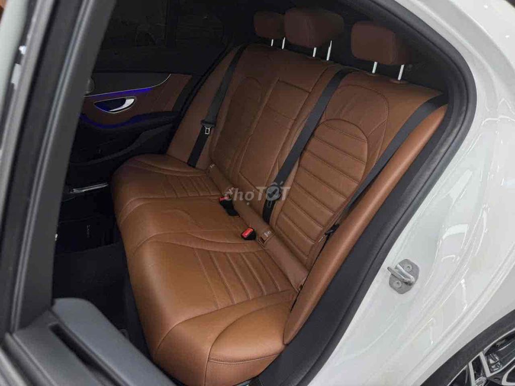 Mercedes Benz C Class 2019 C 300 AMG - 39000 km. Mua bán Ô tô tại Quận Tân Phú Tp Hồ Chí Minh được đăng bởi Xe Lướt Sài Gòn Miền Nam hình 16