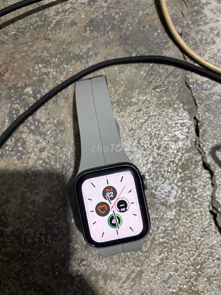 Apple Watch Series 4 Xám. Mua bán Thiết bị đeo thông minh tại Thành phố Biên Hòa Đồng Nai được đăng bởi Thanh Tâm hình 1