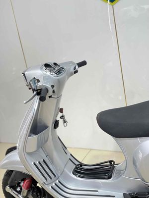 Vespa Sprint 125cc màu bạc. Mua bán Xe máy tại Quận 7 Tp Hồ Chí Minh được đăng bởi Thành