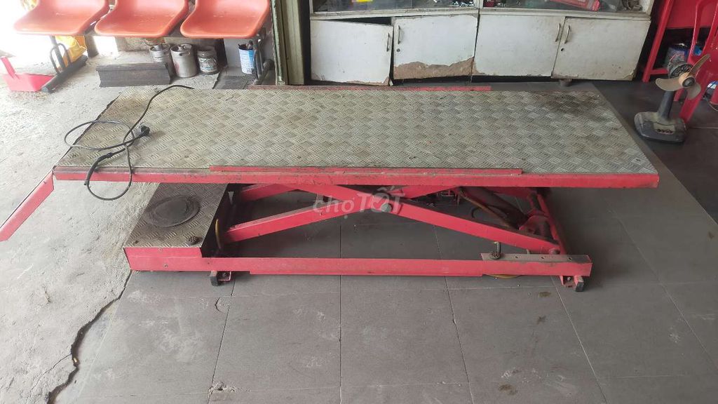 Bàn nâng xe máy Kim loại đỏ sửa chữa xe. Mua bán Đồ chuyên dụng, Giống nuôi trồng tại Huyện Nghĩa Hành Quảng Ngãi được đăng bởi Công Khoaaa hình 1