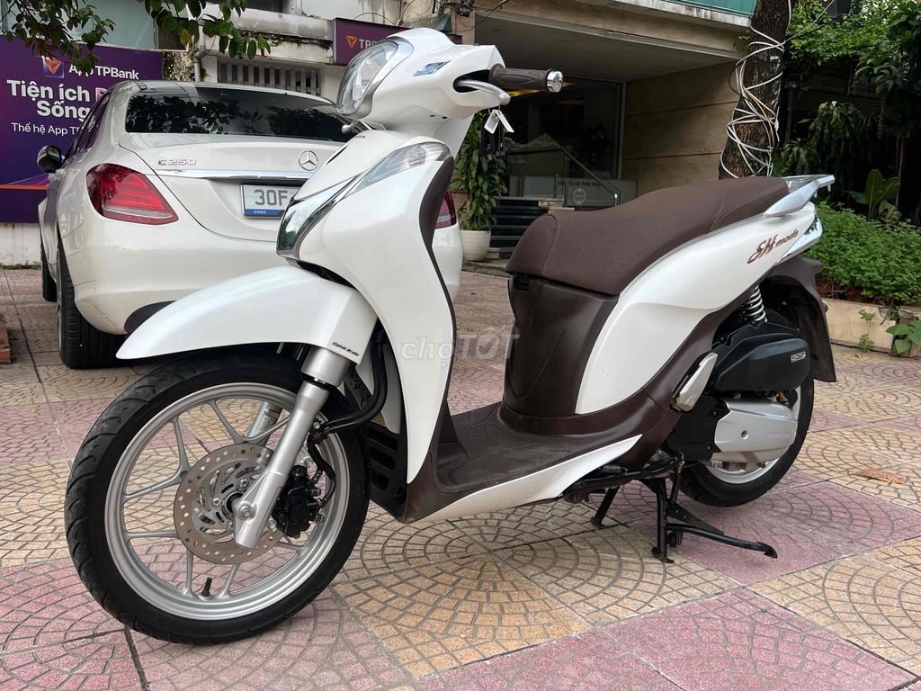 Honda SH Mode белый скутер