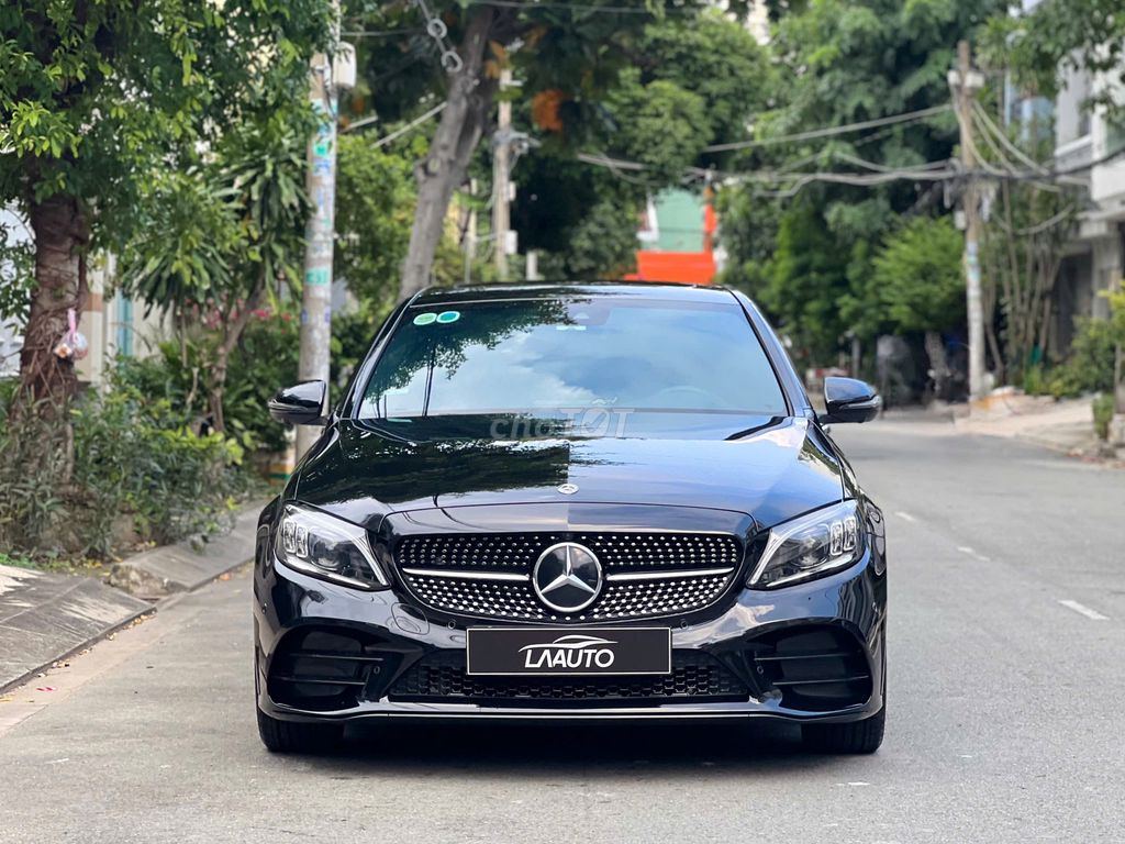 Mercedes Benz 2019 C300 AMG, TẶNG BẢO DƯỠNG