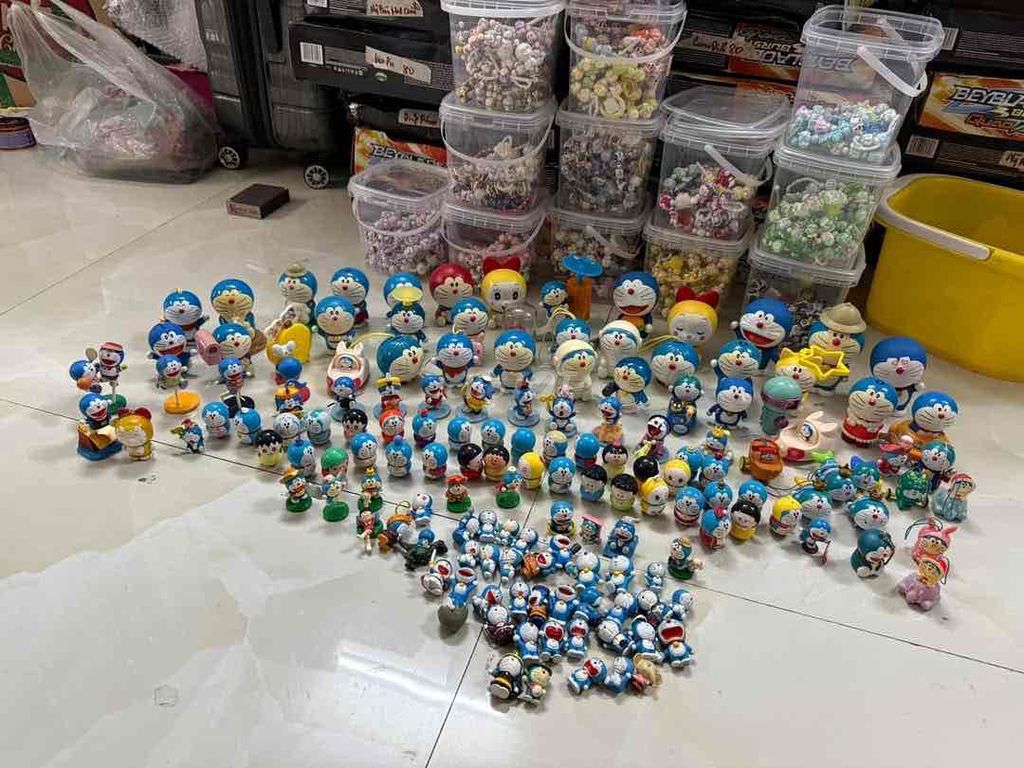 150 tượng doraemon lớn nhỏ