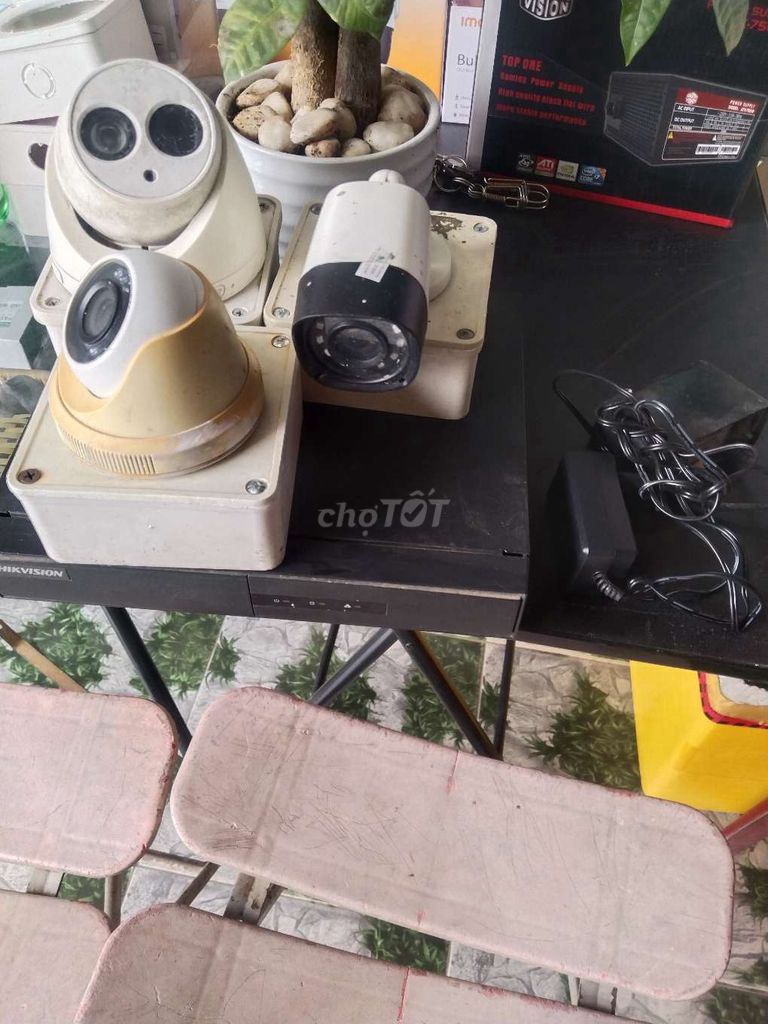 Bộ camera Hikvision kèm 3 mắt. Mua bán Máy ảnh, Máy quay tại Huyện Lương Tài Bắc Ninh được đăng bởi vũ hùng hình 1