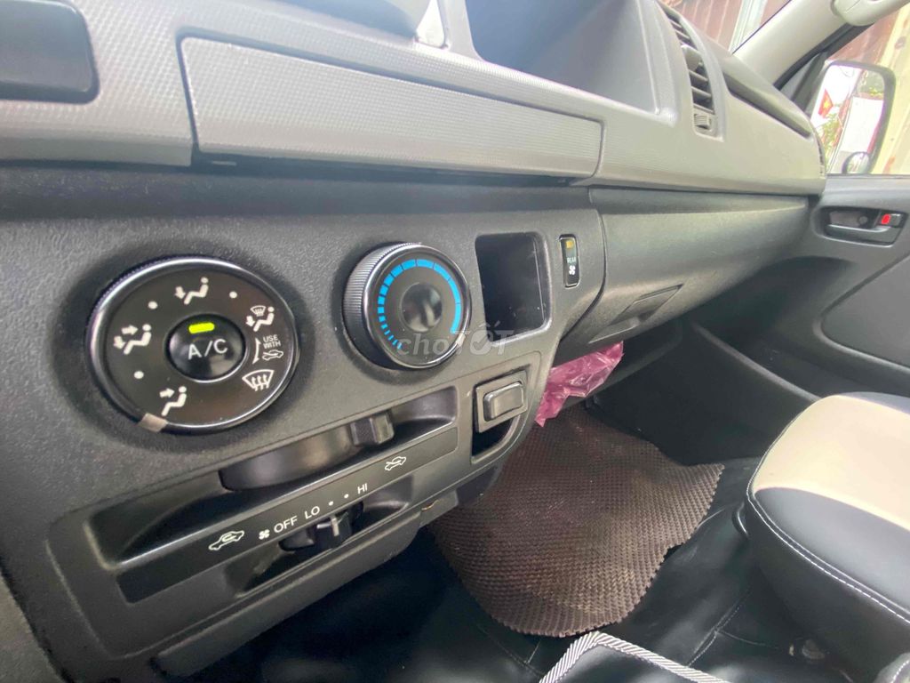 Toyota Hiace 2011 16 chỗ Xám bạc may dầu. Mua bán Ô tô tại Thành phố Thủ Đức Tp Hồ Chí Minh được đăng bởi dvvt kỳ phương  hình 7