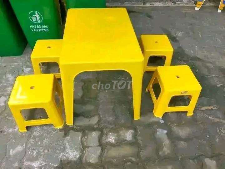 Bộ bàn ghế  vuông nhựa ăn vặt. Mua bán Bàn ghế tại Quận Hải Châu Đà Nẵng được đăng bởi UY TÍN hình 1