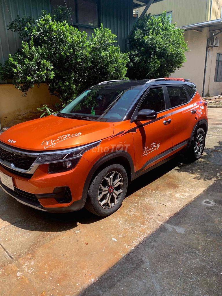 Kia Seltos Luxury оранжевый 12/2021