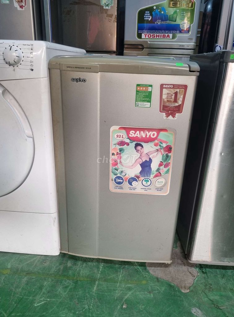 Thanh lý tủ lạnh sanyo 90L chạy tốt,có nắp đậy