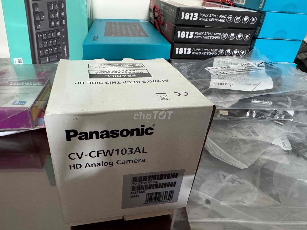 Camera Analog Panasonic CV-CFW103AL. Mua bán Máy ảnh, Máy quay tại Thành phố Thủ Dầu Một Bình Dương được đăng bởi Kyo Phan hình 1