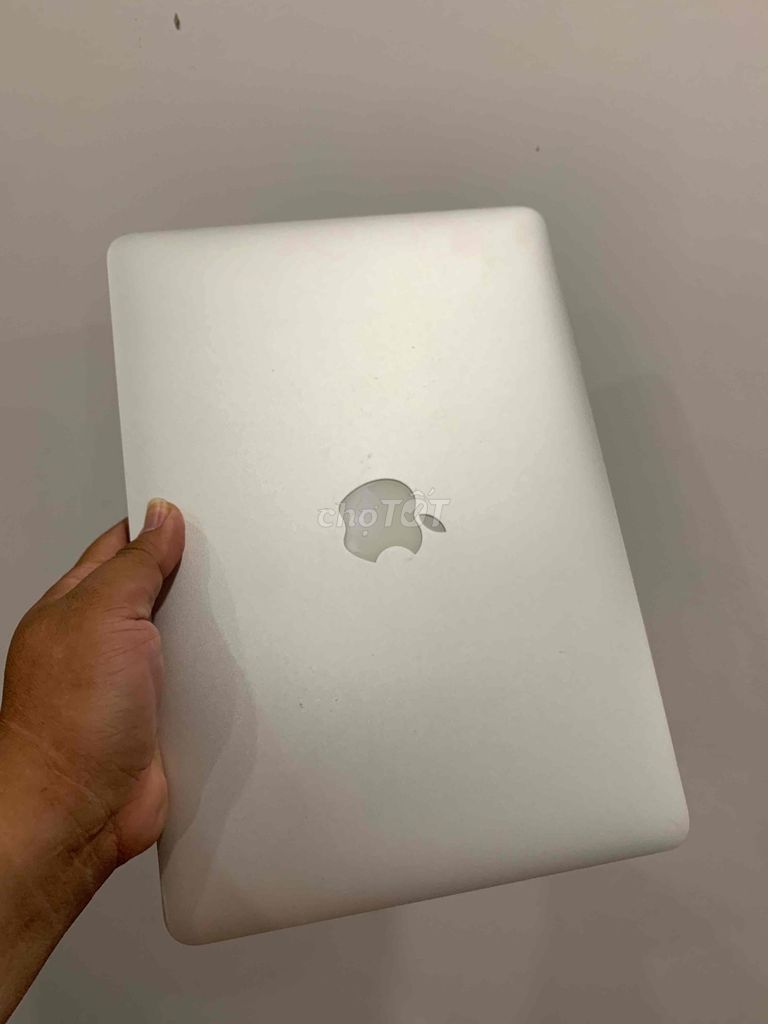 MacBook Pro 13 inch 2015 i5/8/512