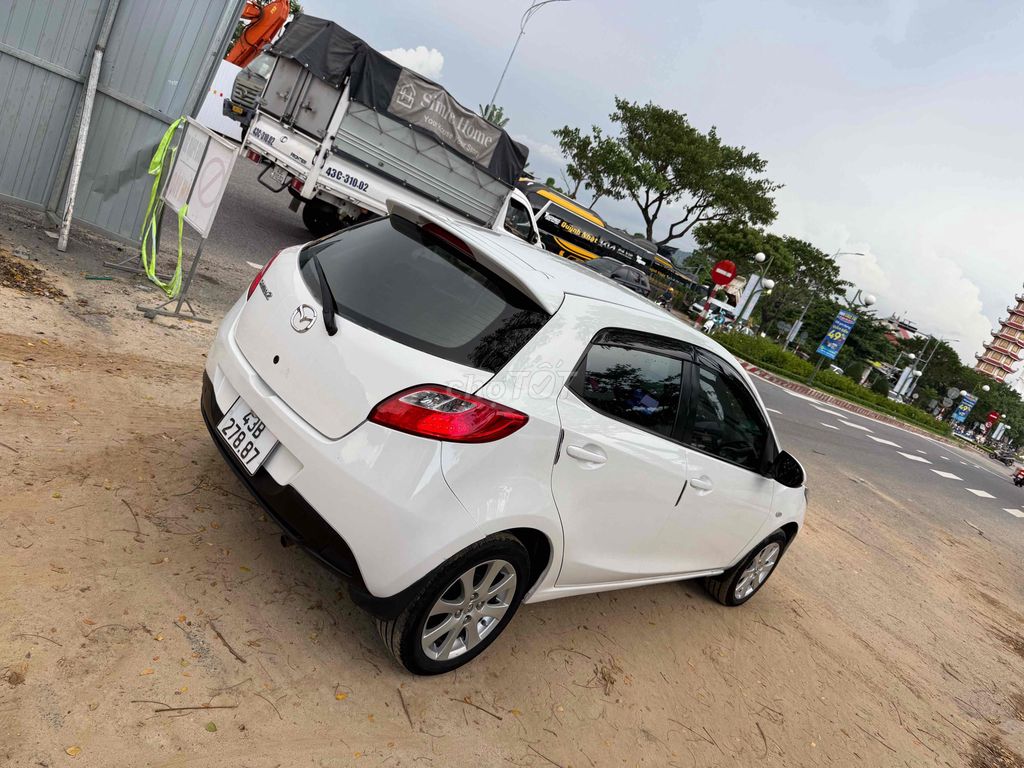 Mazda Mazda 2 2012 Trắng hatchback