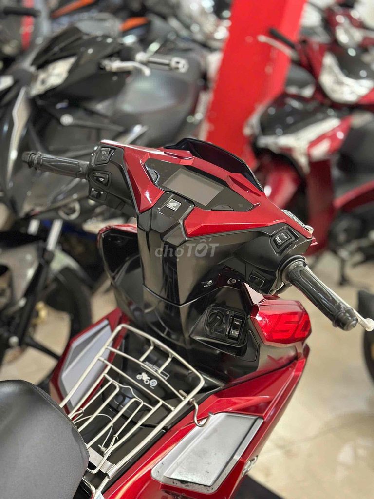 Honda Air Blade 150 ABS 2021 красно-черный Sport. Отличное состояние