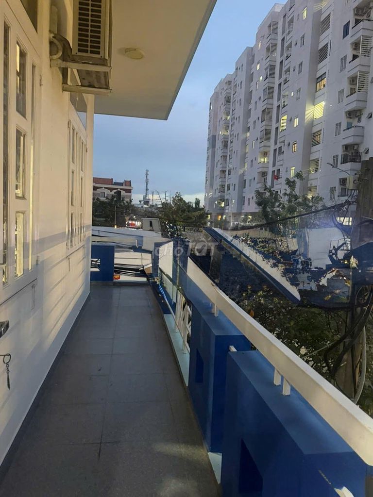 Продается таунхаус в Та Куанг Буу, район 8, 117,5 м2, 5 спален