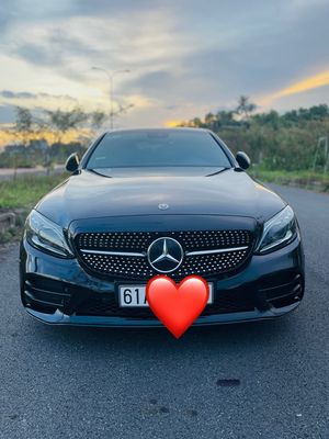 Mercedes Benz C Class 2019 C 300 AMG - 91000 km. Mua bán Ô tô tại Thành phố Thủ Dầu Một Bình Dương được đăng bởi Nguyễn ngọc hiển