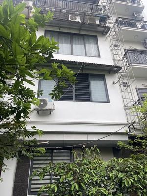 Bán nhà 32m2, 4PN, full nội thất, gần ĐH Công Nghiệp