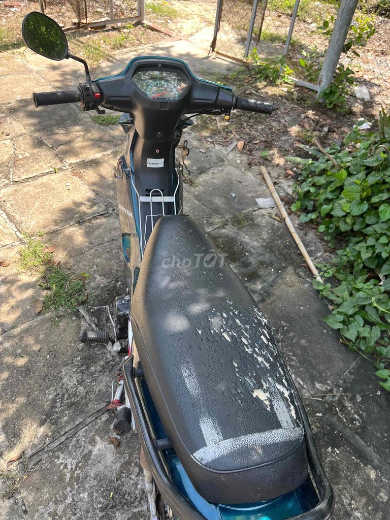 xe wave tàu đời đầu 2002