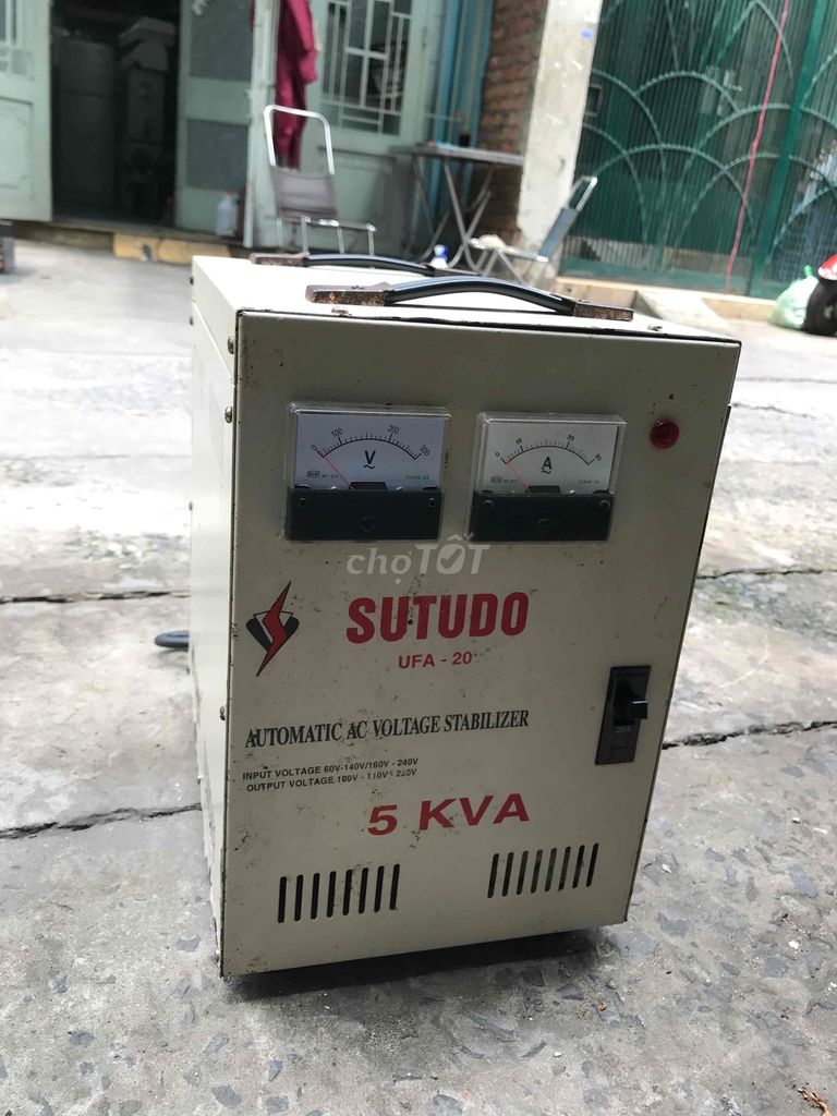 ổn áp màu kem chính hãng 5KVA ra 220-110-100v