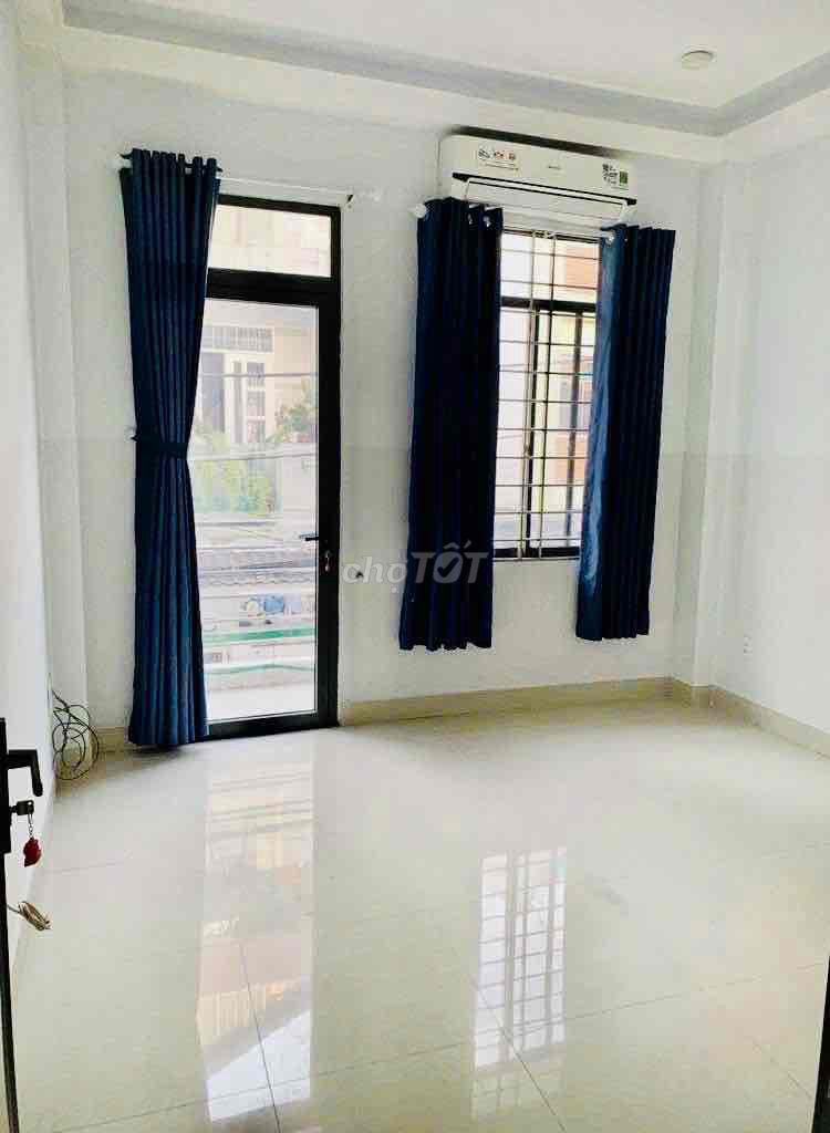 NHÀ ĐẸP XINH, 1 TRỆT 1 LẦU + 1 LỬNG SÂN THƯỢNG ở và đi làm OK