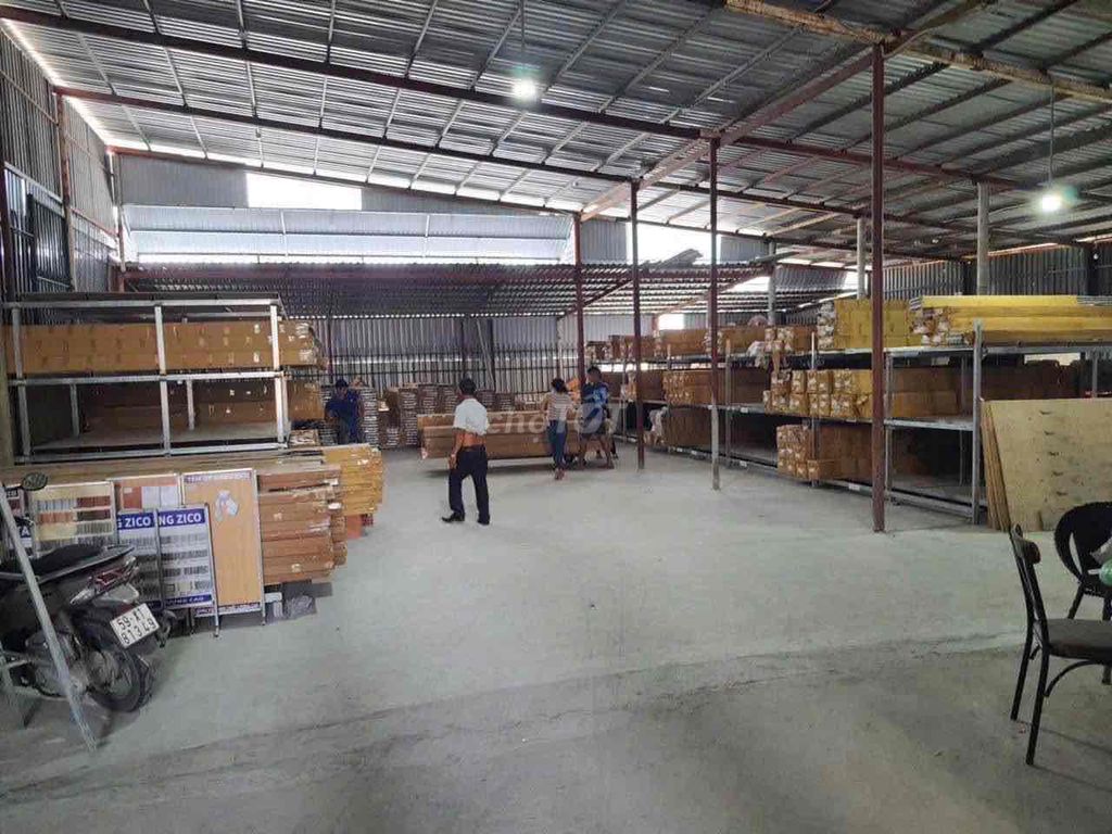 Cho thuê kho 600m2 Xa Lộ Hà Nội.