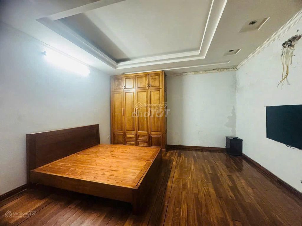 Дом целиком в переулке 68 Каугеай, 65 м² x 5 этажей, гараж