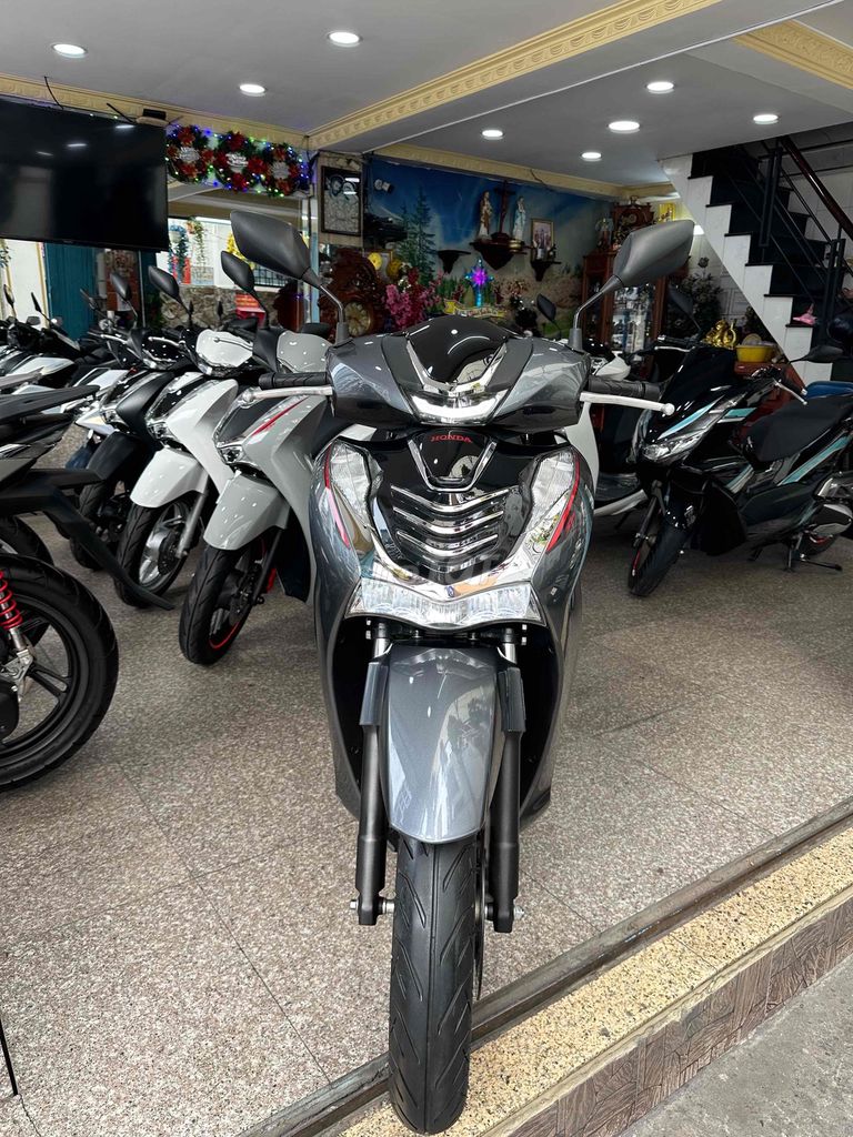 SH 160i ABS 8/2023 Xám Lambor HSCT Bao Sang Tên. Mua bán Xe máy tại Quận Gò Vấp Tp Hồ Chí Minh được đăng bởi Ngô Hà hình 8