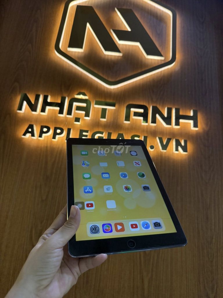 Apple iPad Air 1 16GB Xám Đã sử dụng. Mua bán Máy tính bảng tại Quận Gò Vấp Tp Hồ Chí Minh được đăng bởi Nguyễn Thị Thu Hiền hình 1