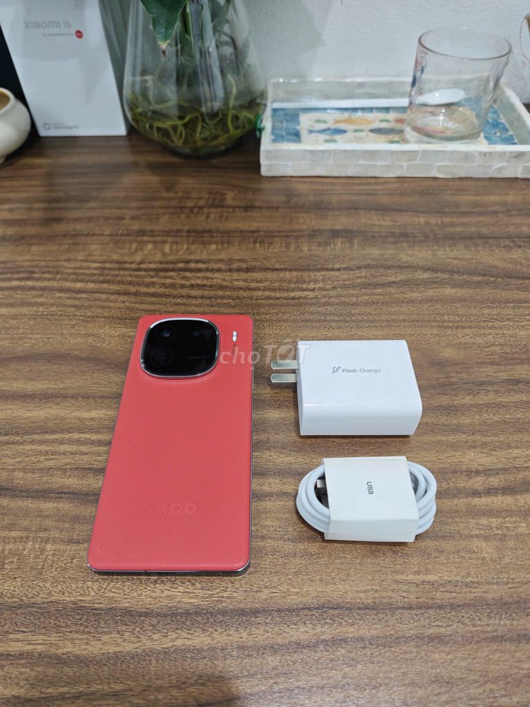 Vivo IQOO 12 5G 16/512 Đỏ Lưng da 80w có ship COD. Mua bán Điện thoại tại Quận Hoàng Mai Hà Nội được đăng bởi Trần Ngọc Hiếu hình 1