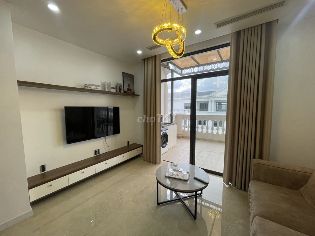 Cho thuê căn hộ 2 p.ngủ tầng 5 Vinhomes Marina, DT: 80m2.