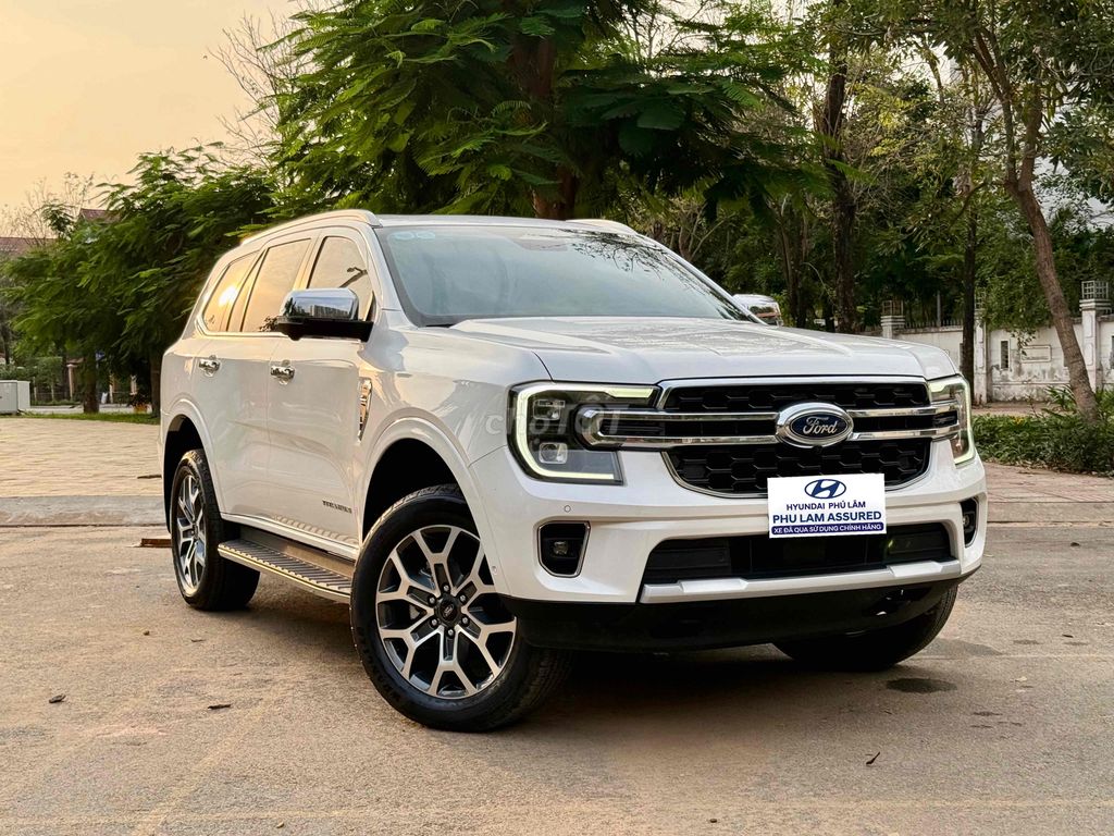 Ford Everest 2022 Titanium 4x4 - 30000 km