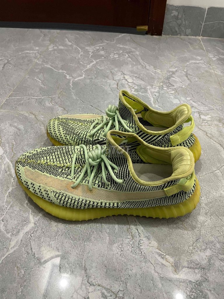 Giày thể thao Adidas Yeezy 350. Mua bán Giày dép tại Thành phố Thuận An Bình Dương được đăng bởi Hieu hình 1