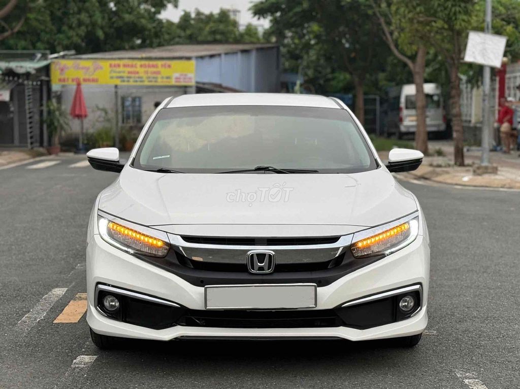 Honda Civic 10-го поколения, версия G, 2021, белый, пробег 90 тыс. км