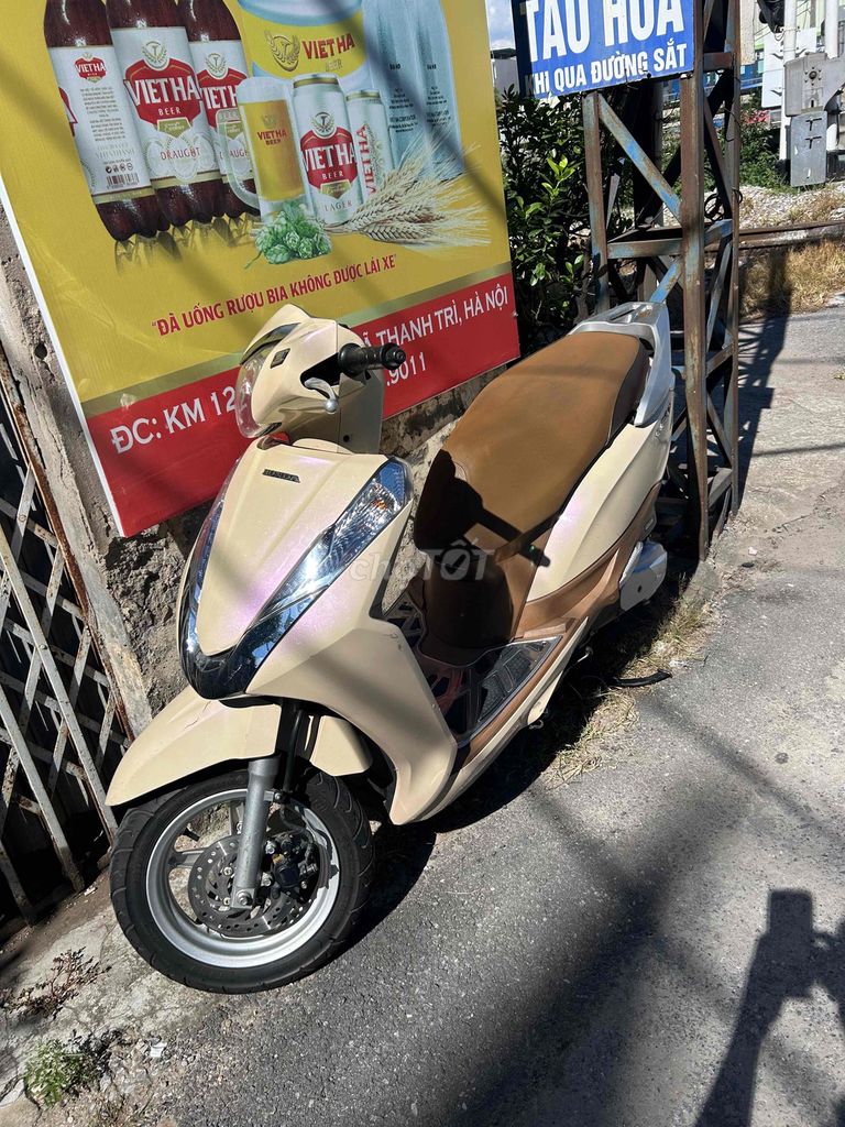 Honda Lead, кремовый, скутер