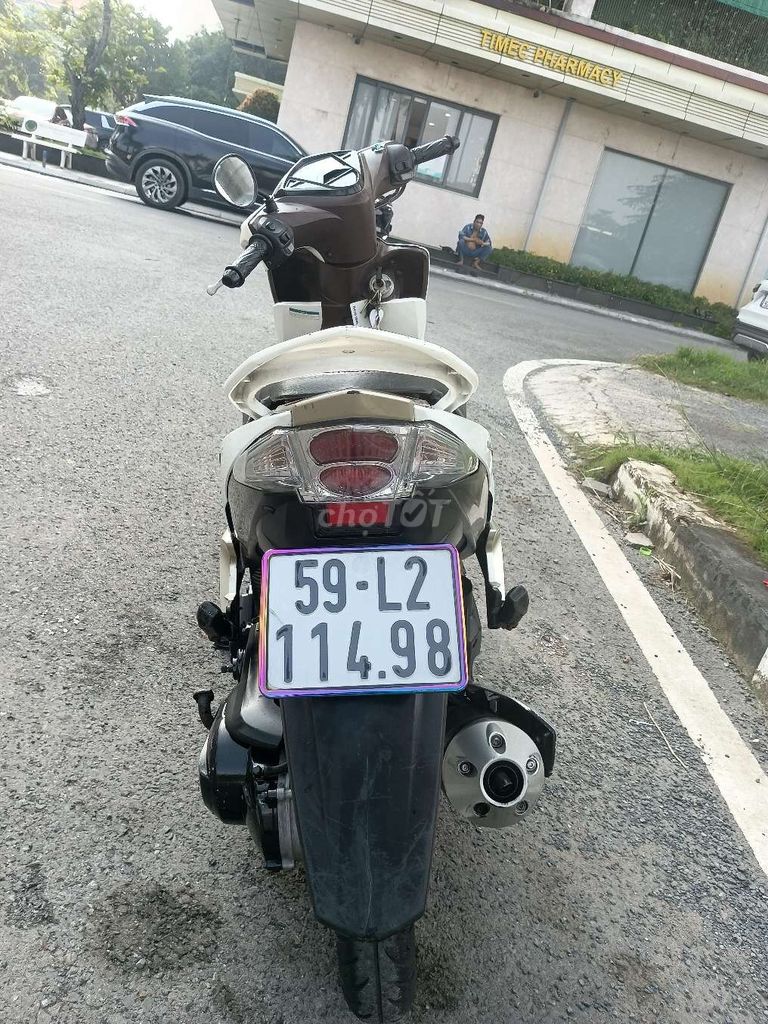 Xe tay ga Yamaha Luvias GTX Fi màu trắng, nâu. Mua bán Xe máy tại Quận Bình Tân Tp Hồ Chí Minh được đăng bởi Khoai tây hình 6