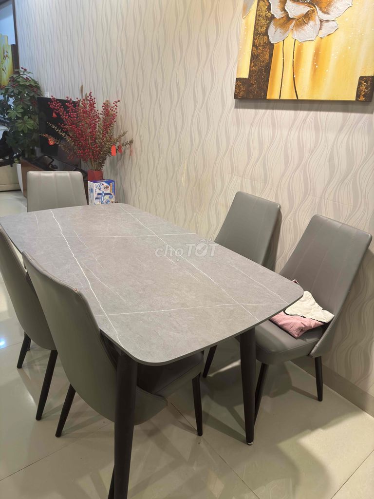 pass lại bộ bàn ăn mặt đá ghế da