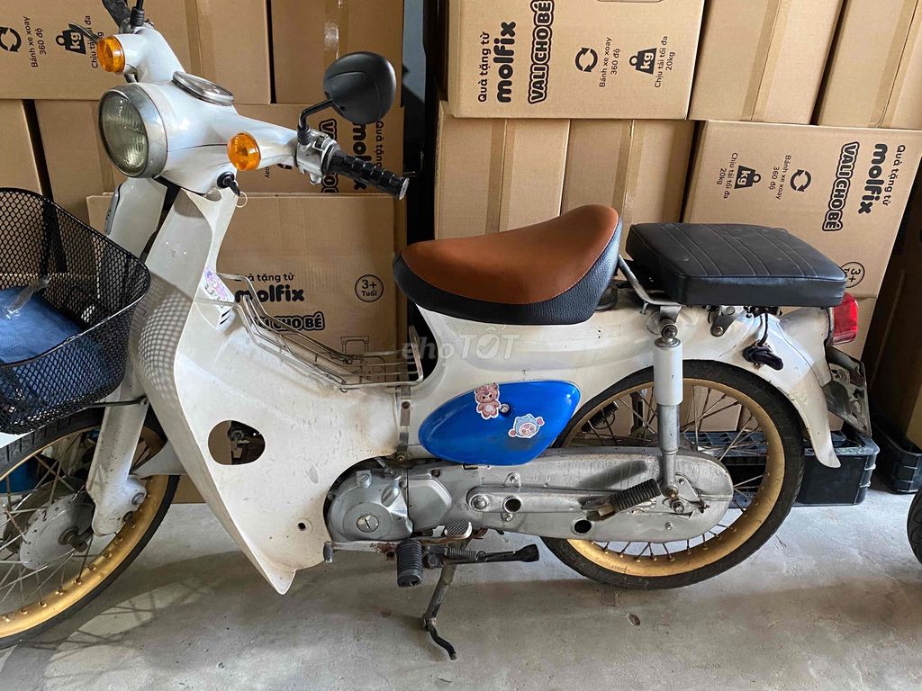 Honda Cub 50cc белого цвета, бензиновый