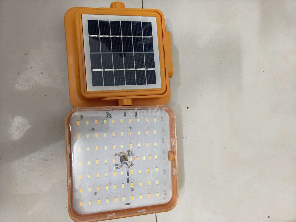 Đèn sạc năng lượng mặt trời Cam. Mua bán Đèn tại Quận 8 Tp Hồ Chí Minh được đăng bởi cường  hình 1
