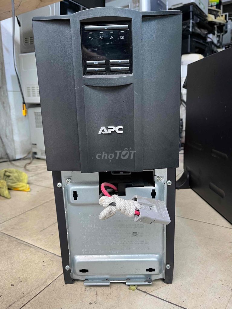 Thanh lý bộ lưu điện UPS APC 2200VA cho ae thợ kt