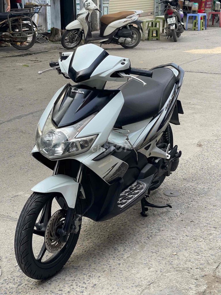 HONDA AIRBLADE 2011 xe chạy êm, còn đẹp. Mua bán Xe máy tại Quận Nam Từ Liêm Hà Nội được đăng bởi Minh Minh hình 2