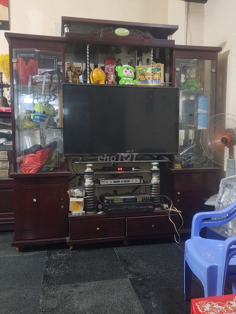 Kệ tủ tivi lớn màu nâu đã sử dụng. Mua bán Tủ, kệ gia đình tại Quận Tân Phú Tp Hồ Chí Minh được đăng bởi Tuan khang hình 1