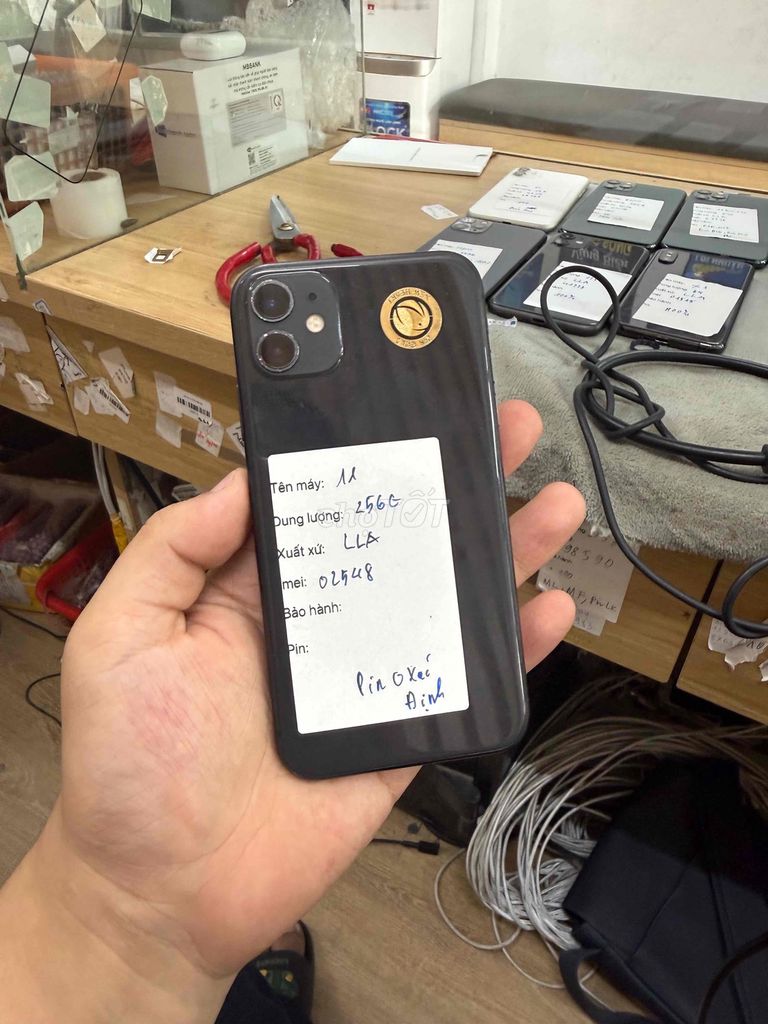 Apple iPhone 11 256GB Đen LLA. Mua bán Điện thoại tại Quận Đống Đa Hà Nội được đăng bởi HaNoiMobile HT  hình 1