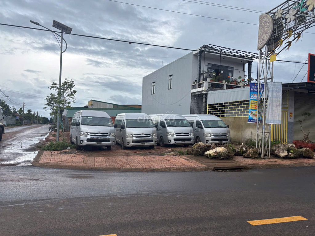 Toyota Hiace 2018  - 250000 km. Mua bán Ô tô tại Huyện Krông Năng Đắk Lắk được đăng bởi Văn Công hình 1